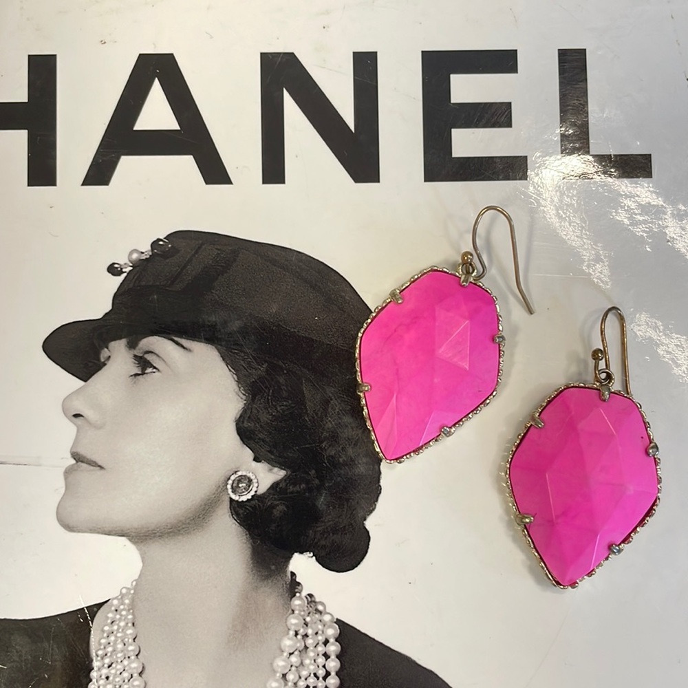 *RARE* Kendra Scott pink stone earrings